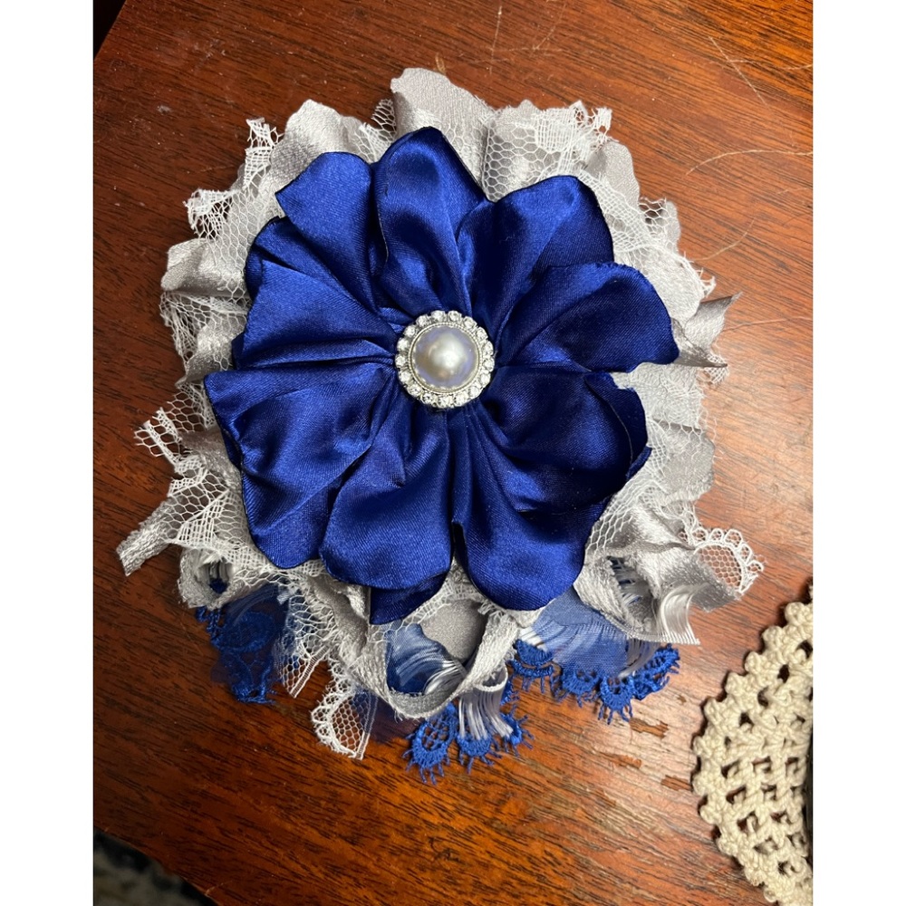 Scrappy flower pin